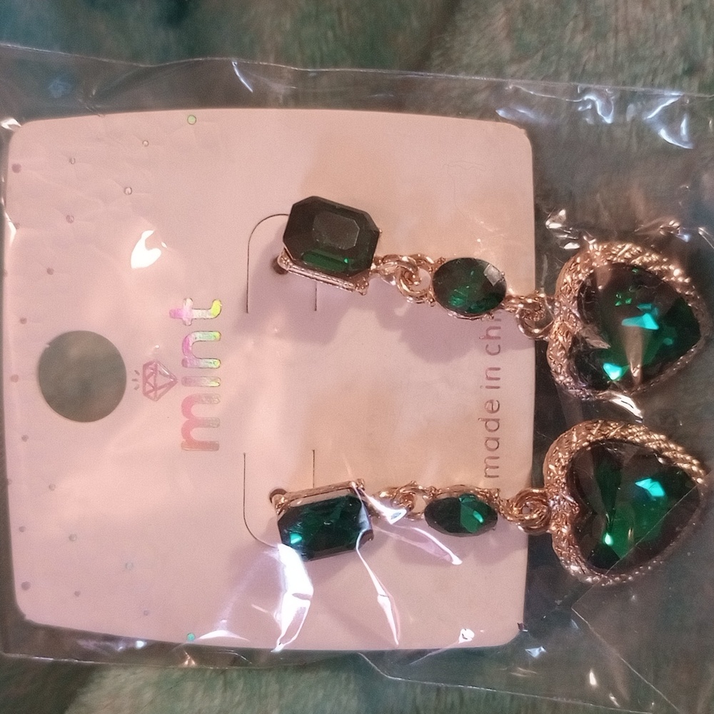 Earrings green and gold heart dangle